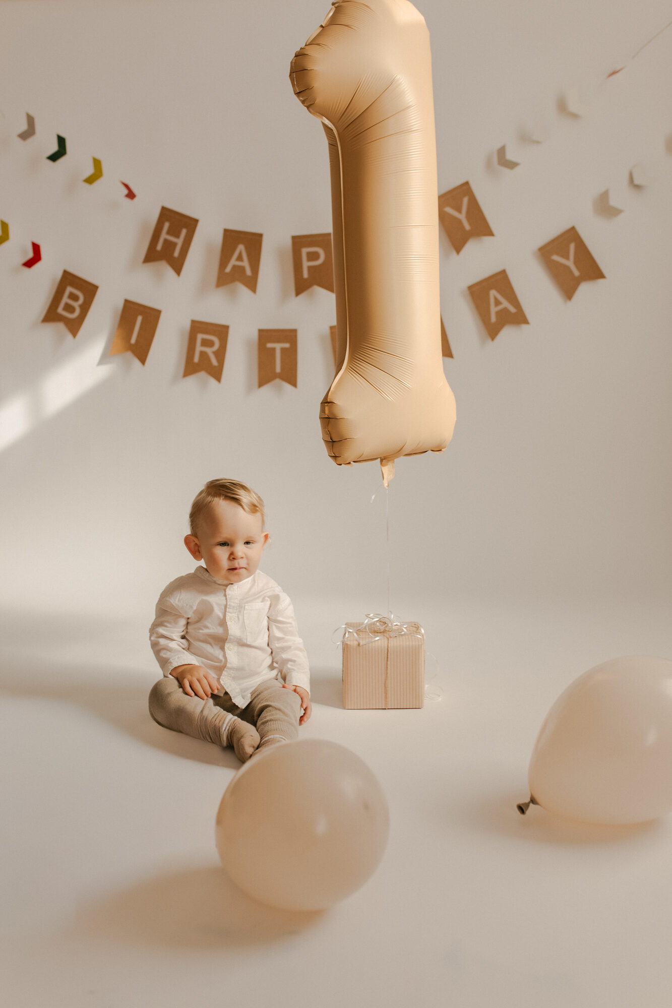 Sesja dziecięca w jasnym kadrze