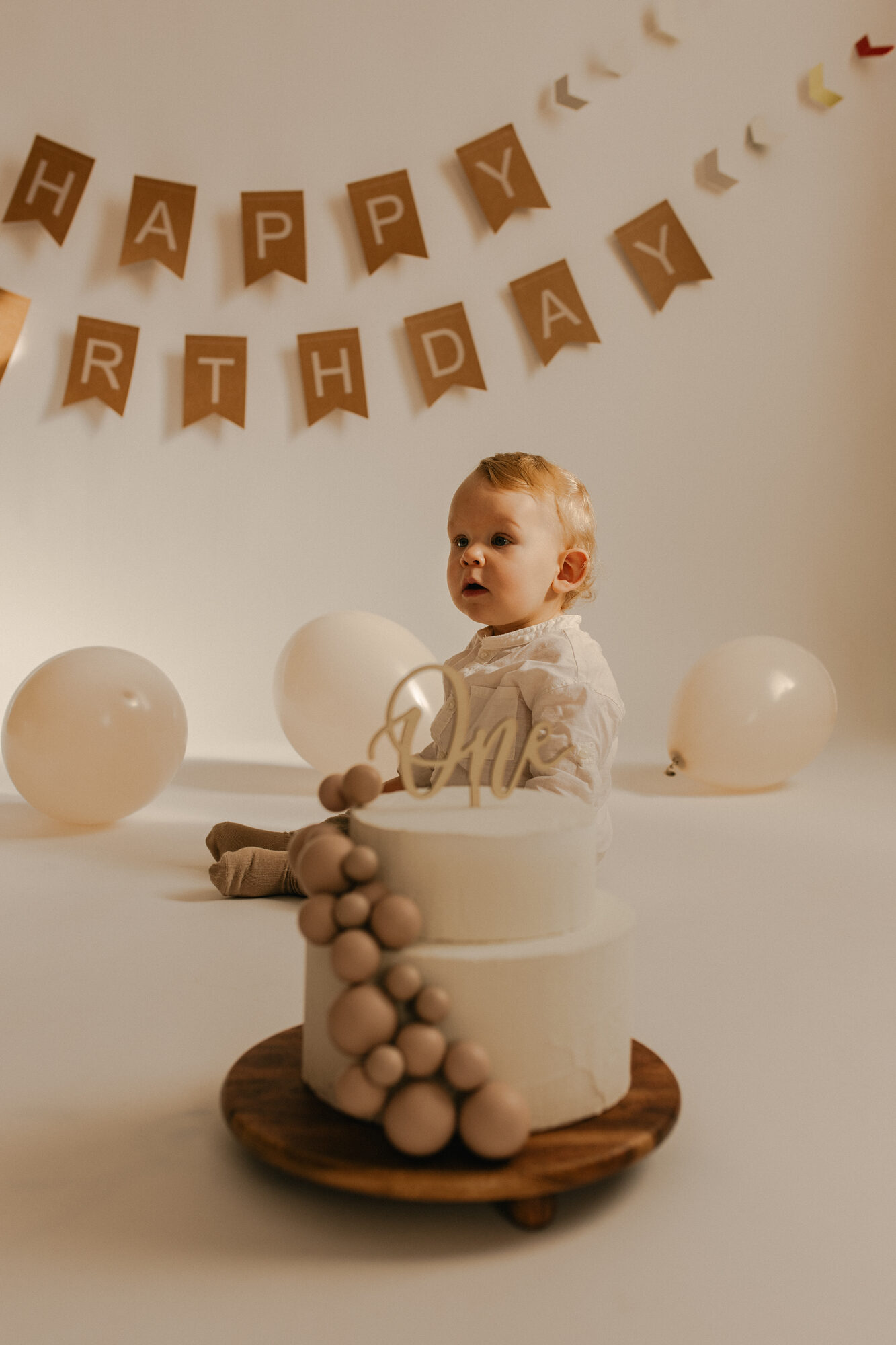 Sesja dziecięca w jasnym kadrze