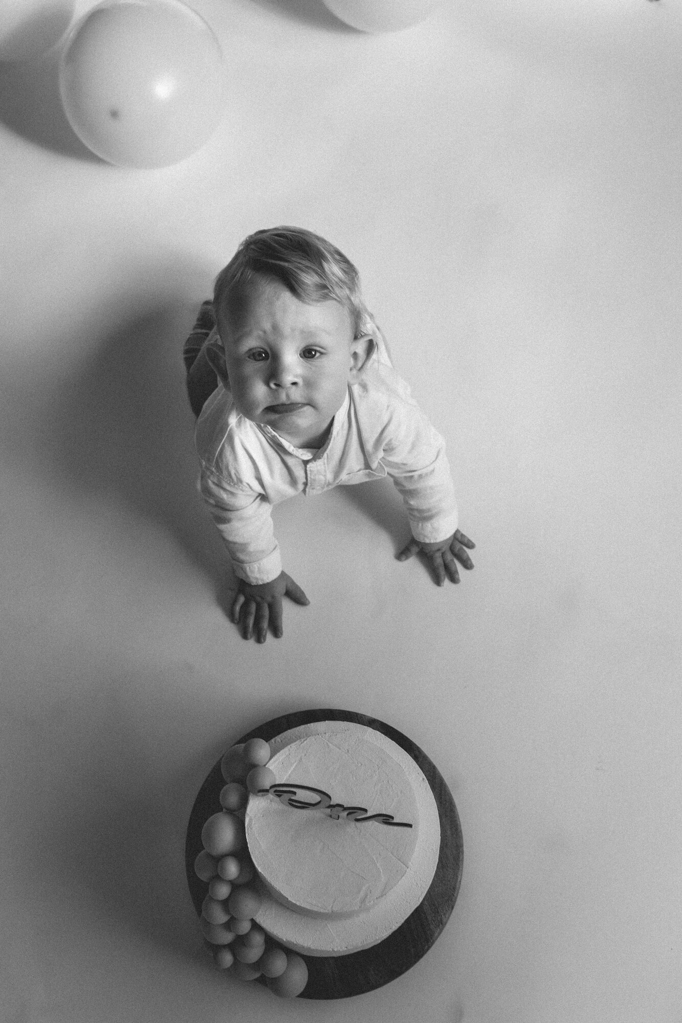 Sesja dziecięca w jasnym kadrze