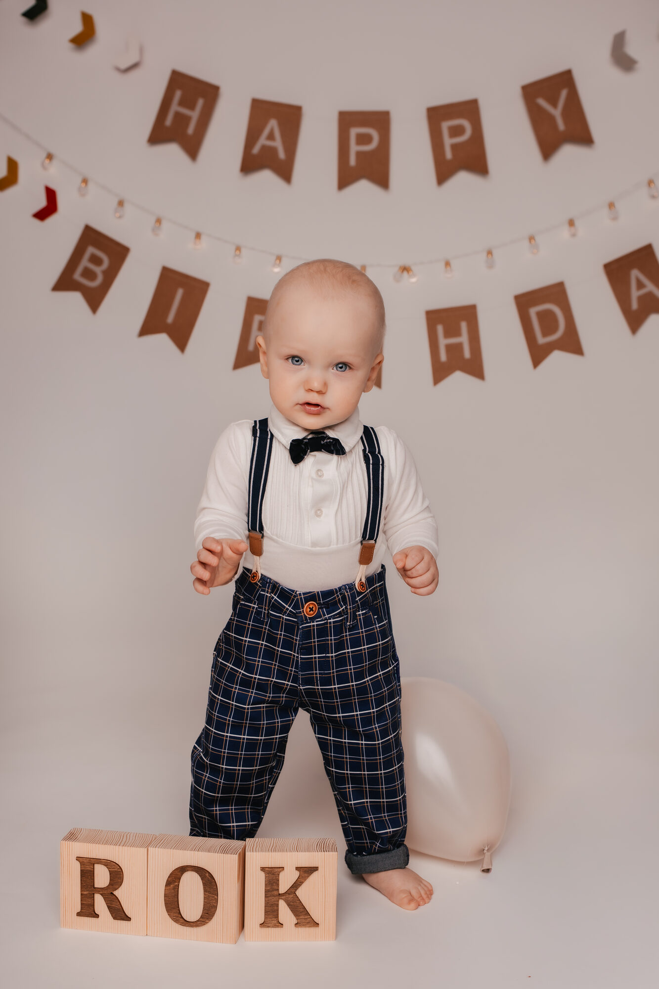 Sesja dziecięca w jasnym kadrze